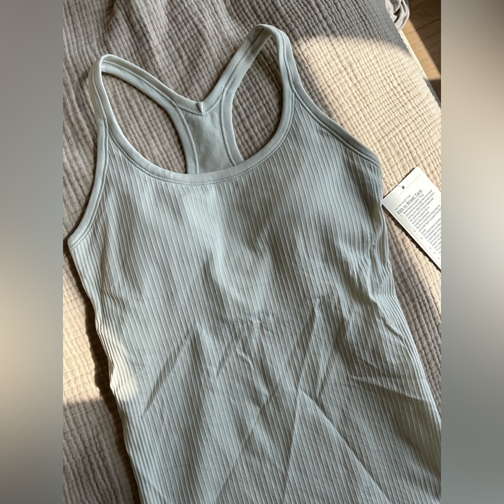 Lululemon Ebb to street tank